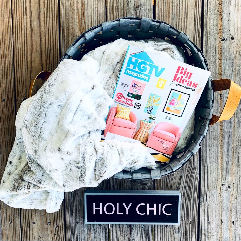 NWOT Holy Chic Standing Art